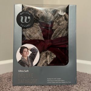 NEW Wayland Square Ultra Soft Deluxe Bath Robe